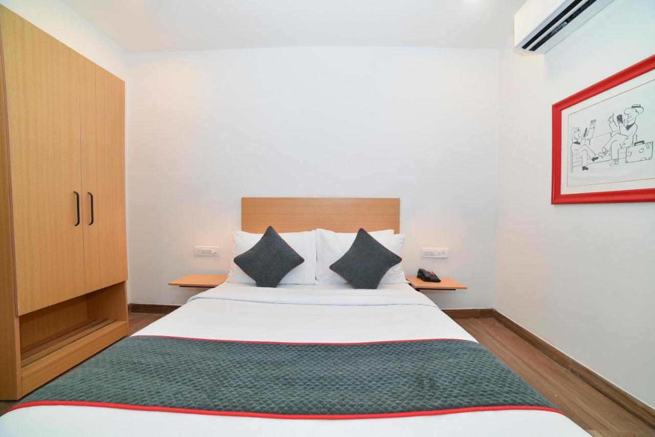 Dispur Vaccinated Staff- Oyo Townhouse 384 Nk Hotels المظهر الخارجي الصورة